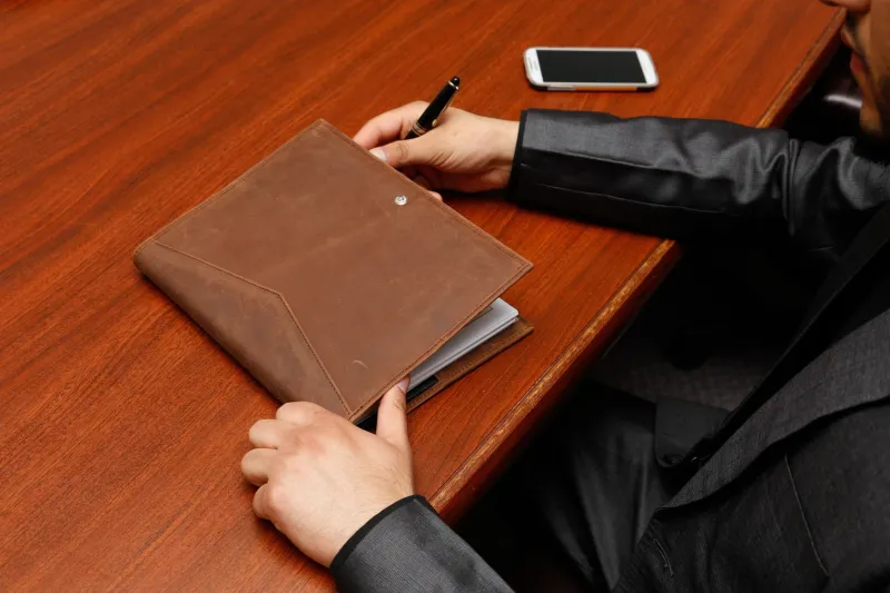Where Did That Idea Go? The Real Reason Your Sharpest Thoughts Die in Conference Rooms